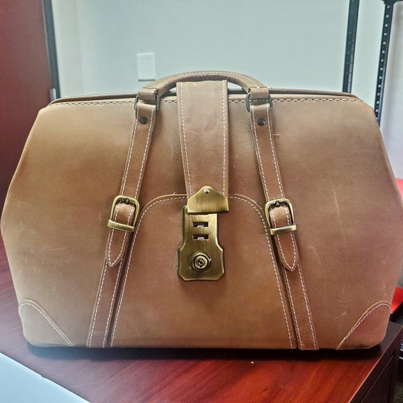 Handmade Leather Dr's Bag - Picture 3 of 15